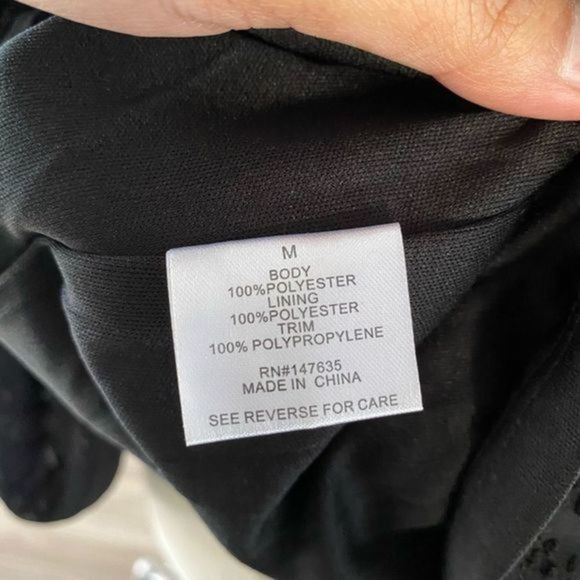 049Romeo and Juliet Couture cold shoulder Medium NWT - Picture 13 of 13